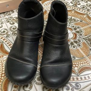 Clarks very  good condition leather boots